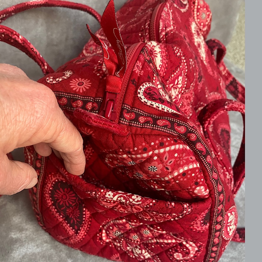 🎉Vera Bradley Quilted Paisley Travel Duffel Bag🎉, Retired Mesa Red Paisl… - Picture 3 of 4